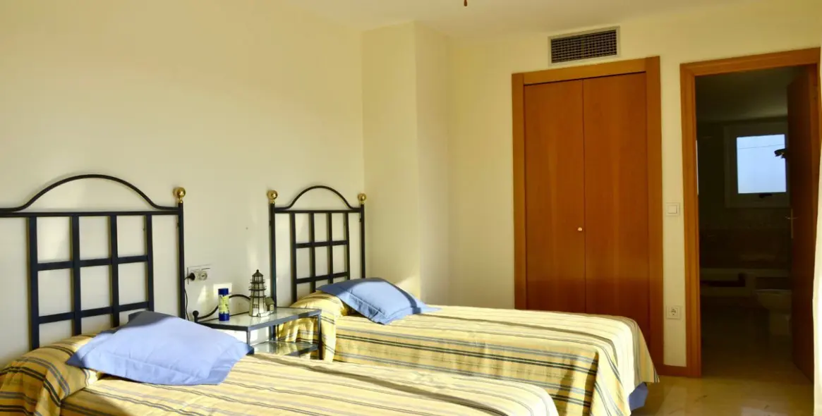 Venta de ático dúplex en Guadalmina Alta 41