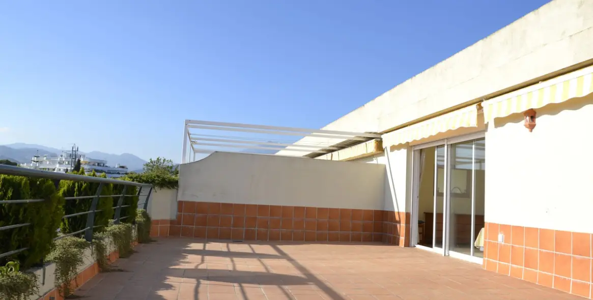 Venta de ático dúplex en Guadalmina Alta 45