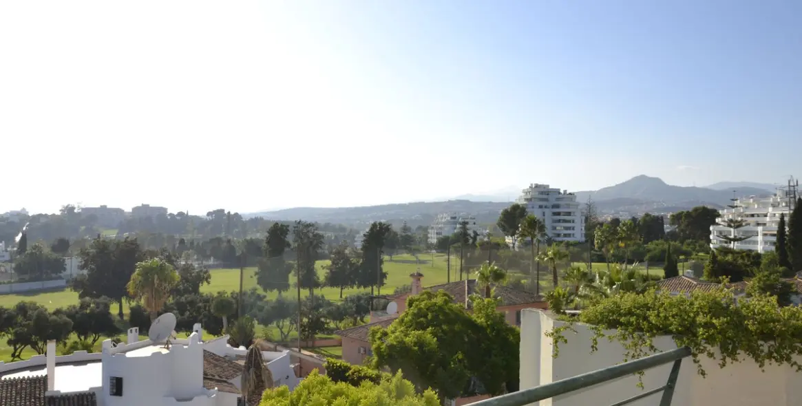 Venta de ático dúplex en Guadalmina Alta 48