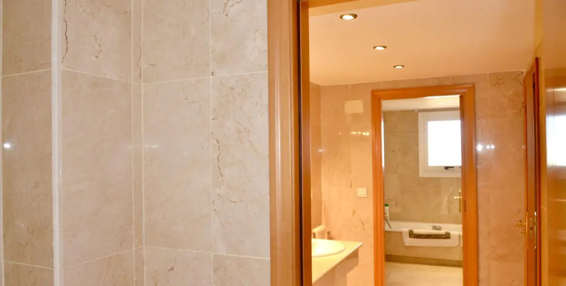 Venta de ático dúplex en Guadalmina Alta 63