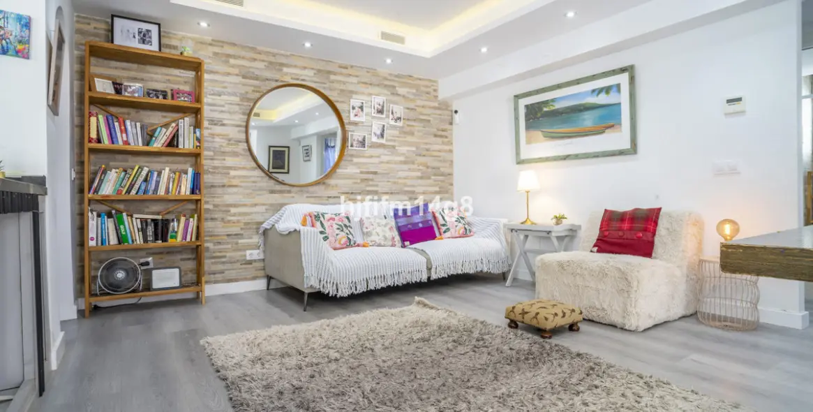 Sale of detached villa in La Campana 4