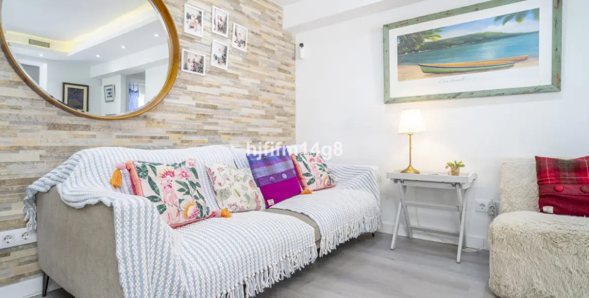 Sale of detached villa in La Campana 5