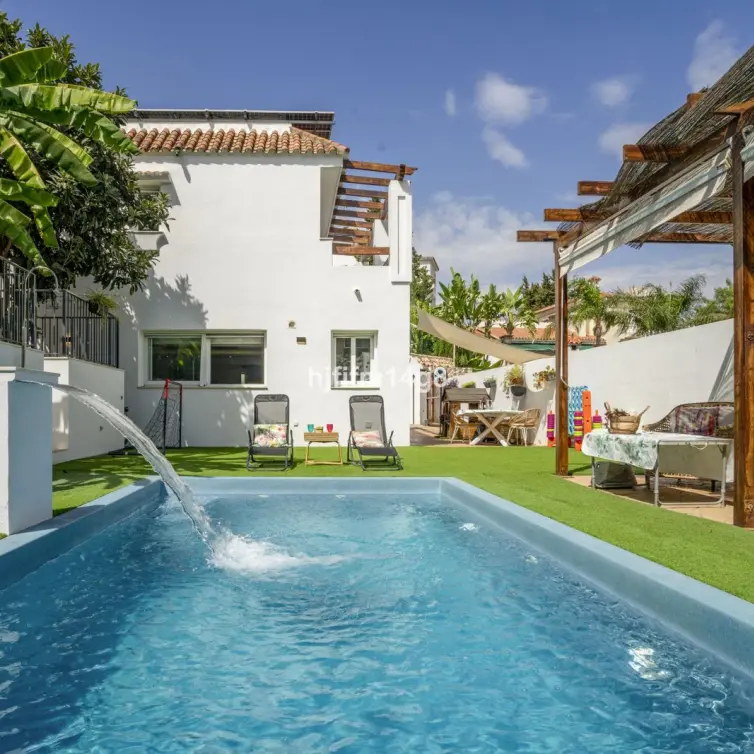 Sale of detached villa in La Campana