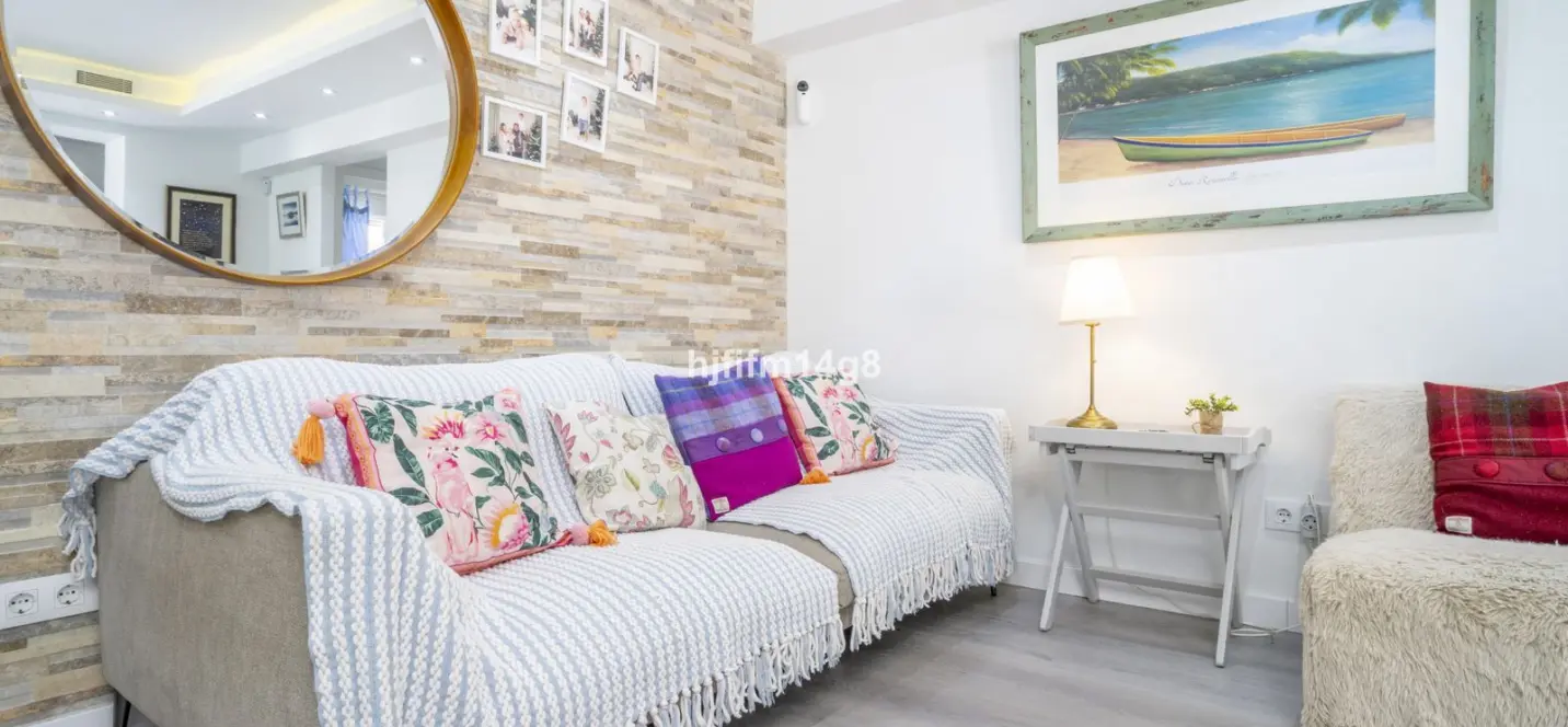 Sale of detached villa in La Campana 4