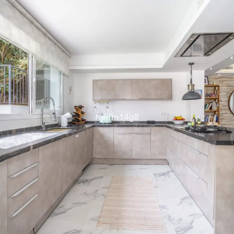 Sale of detached villa in La Campana