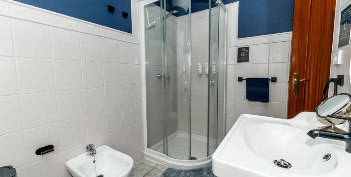 Venta de apartamento en planta media en Marbella 31