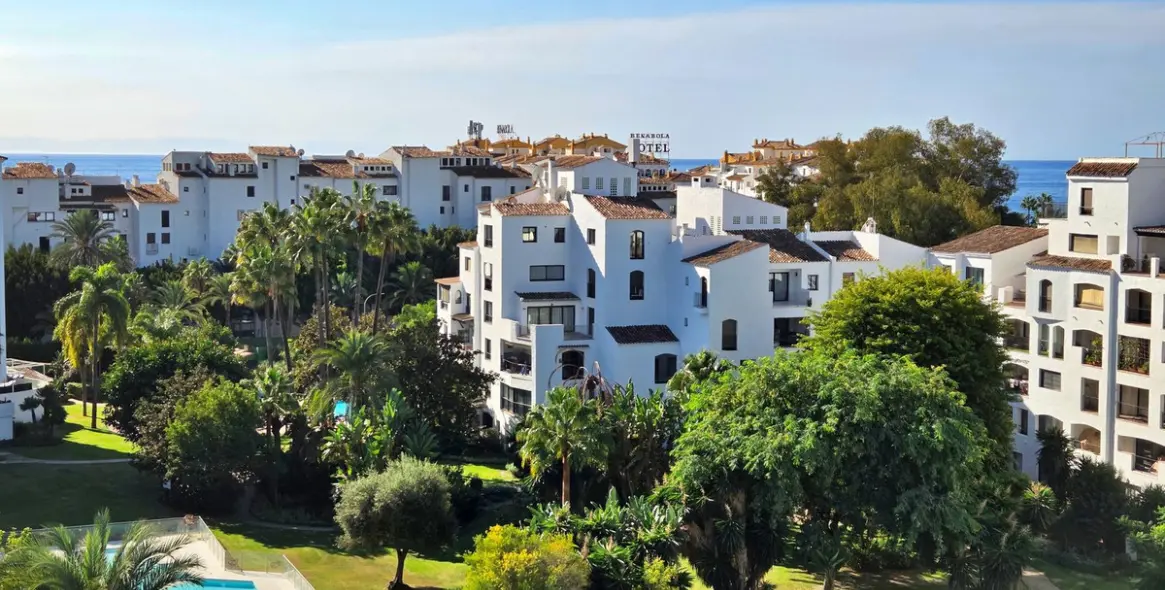 Продажа двухуровневого пентхауса в Puerto Banús 1