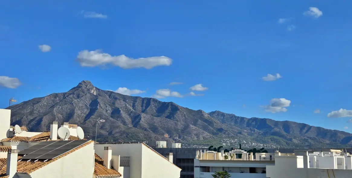 Продажа двухуровневого пентхауса в Puerto Banús 2