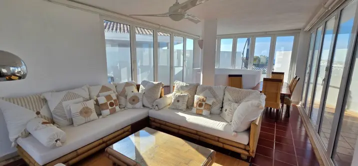 Продажа двухуровневого пентхауса в Puerto Banús 2