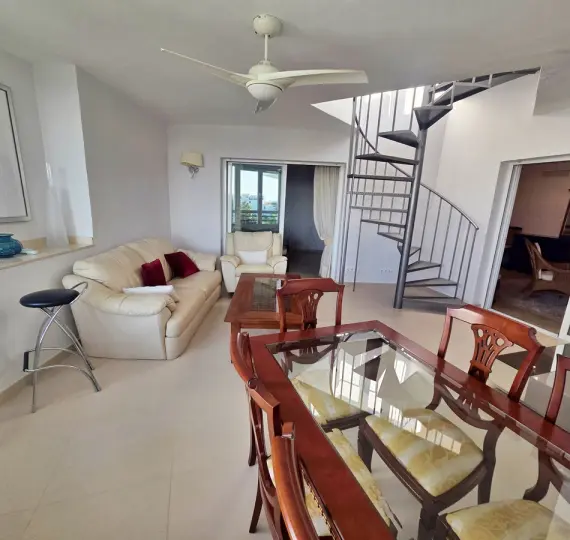 Продажа двухуровневого пентхауса в Puerto Banús