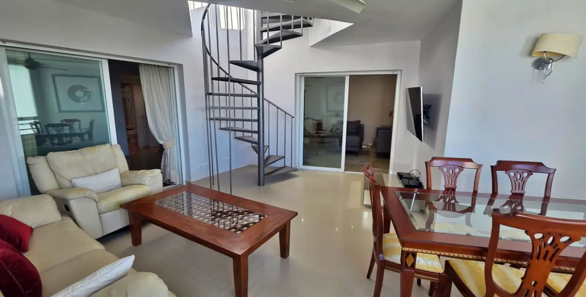 Продажа двухуровневого пентхауса в Puerto Banús 5