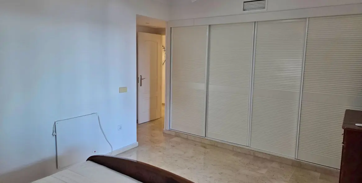 Продажа двухуровневого пентхауса в Puerto Banús 9