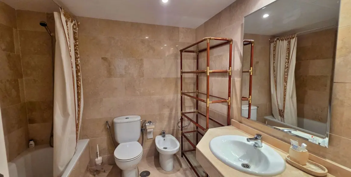 Продажа двухуровневого пентхауса в Puerto Banús 16