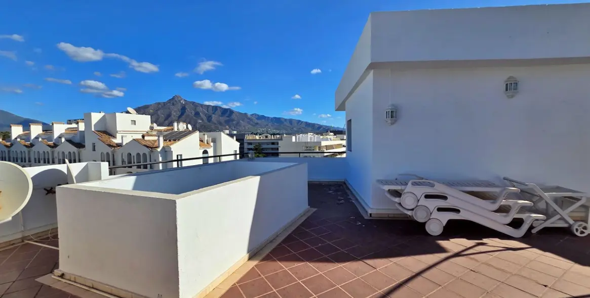 Продажа двухуровневого пентхауса в Puerto Banús 17