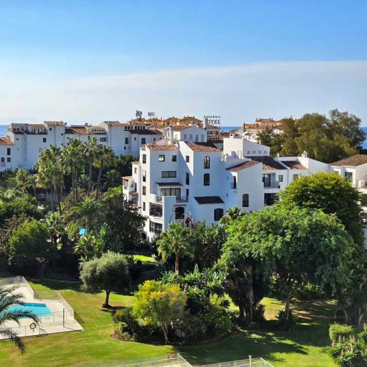 Sale of penthouse duplex in Puerto Banús