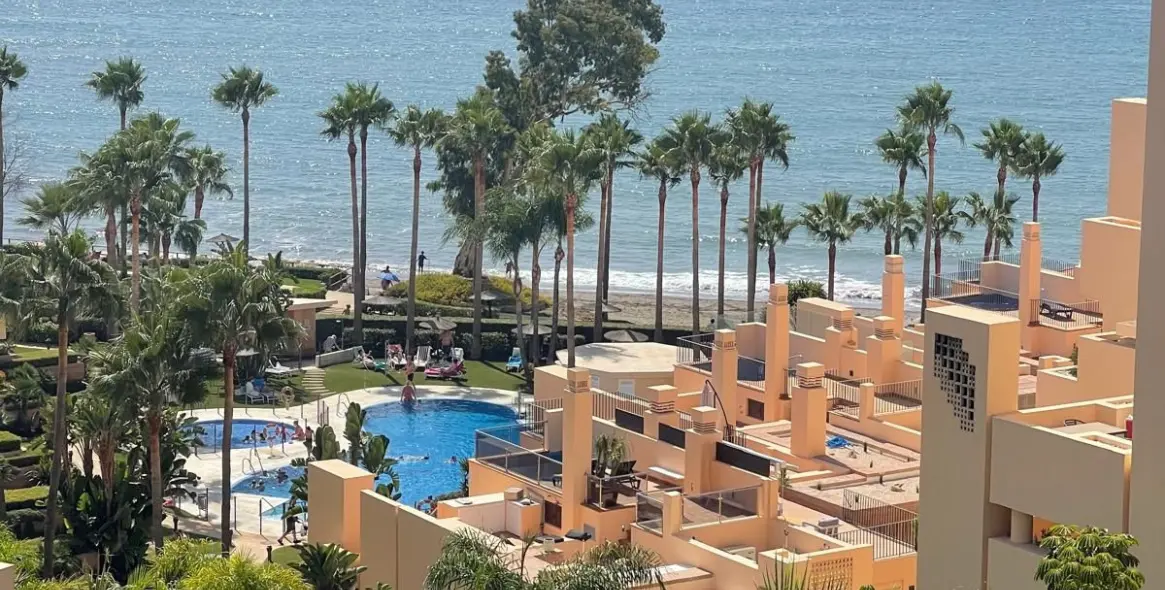 Продажа двухуровневого пентхауса в Estepona 2