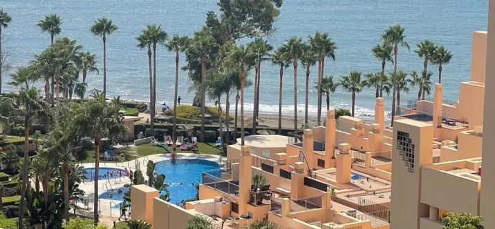 Продажа двухуровневого пентхауса в Estepona 1