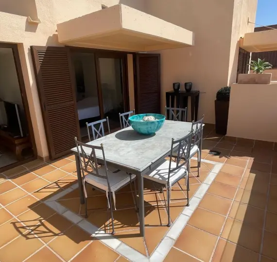 Продажа двухуровневого пентхауса в Estepona