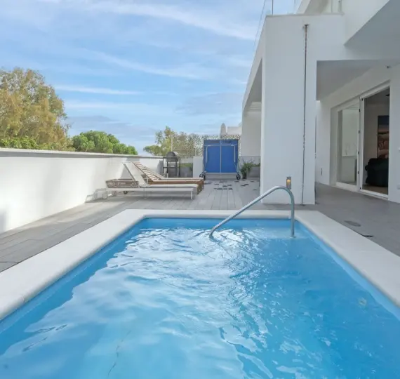 Продажа дома на две семьи в Torremuelle