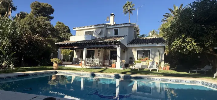 Продажа  отдельно стоящей виллы в Calahonda 0