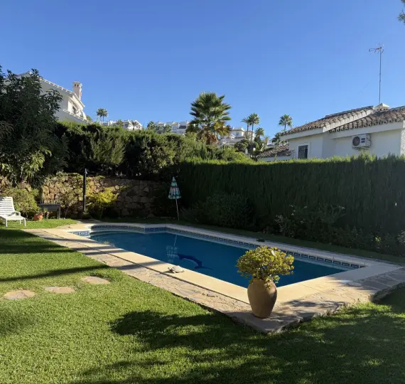 Продажа  отдельно стоящей виллы в Calahonda