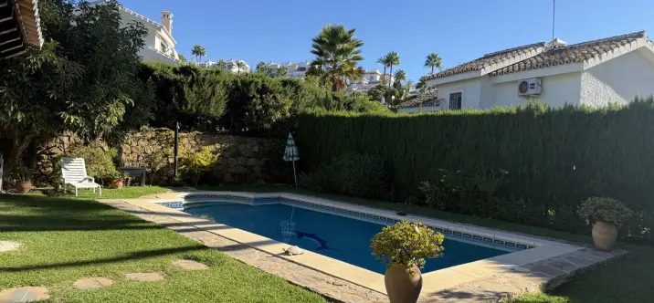 Продажа  отдельно стоящей виллы в Calahonda 1