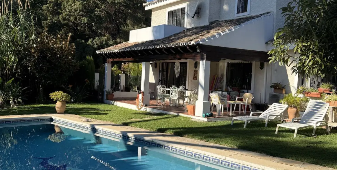 Продажа  отдельно стоящей виллы в Calahonda 5