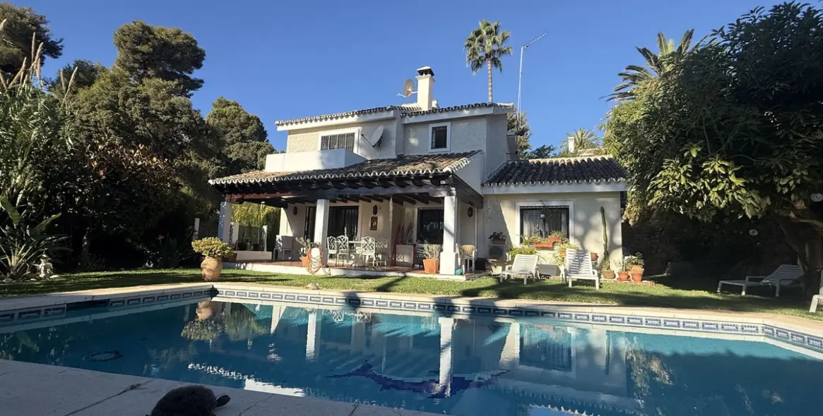 Продажа  отдельно стоящей виллы в Calahonda 7