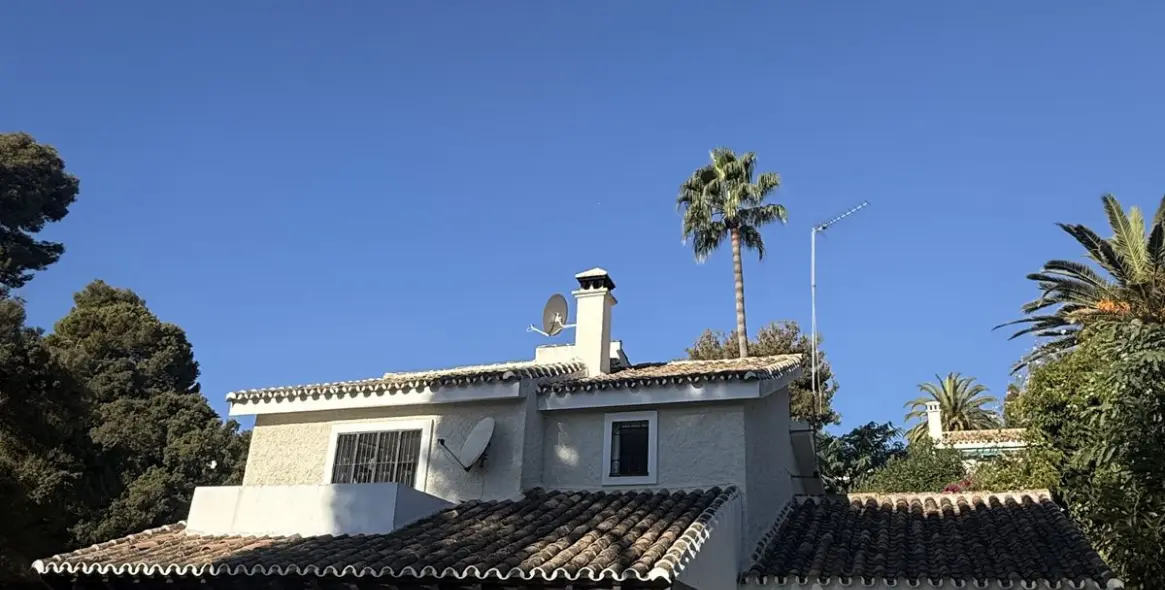 Продажа  отдельно стоящей виллы в Calahonda 8