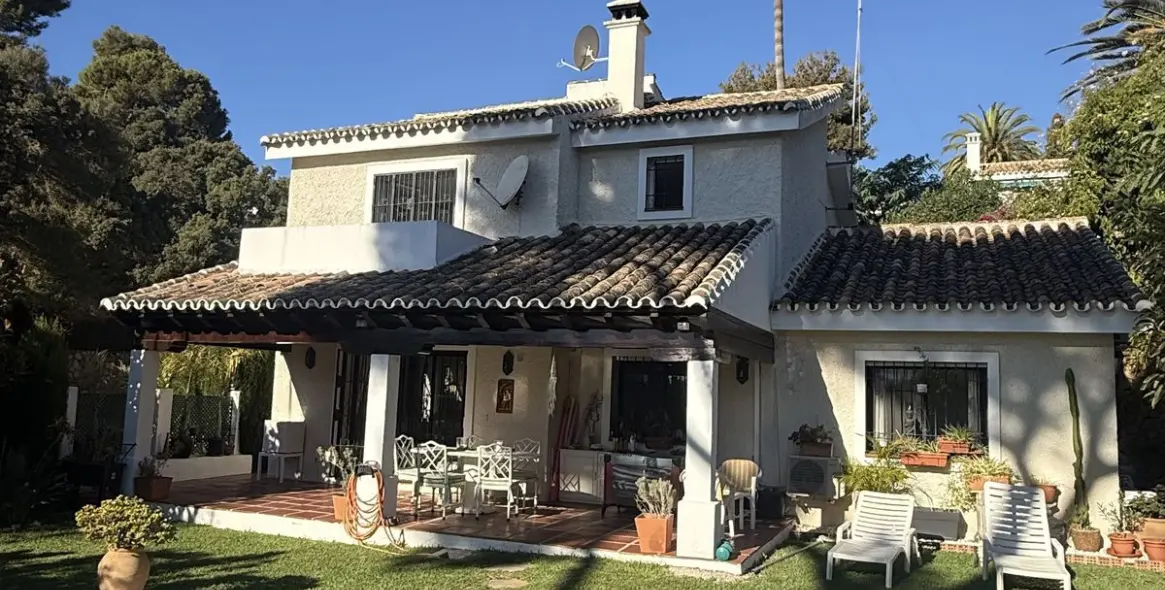 Продажа  отдельно стоящей виллы в Calahonda 9