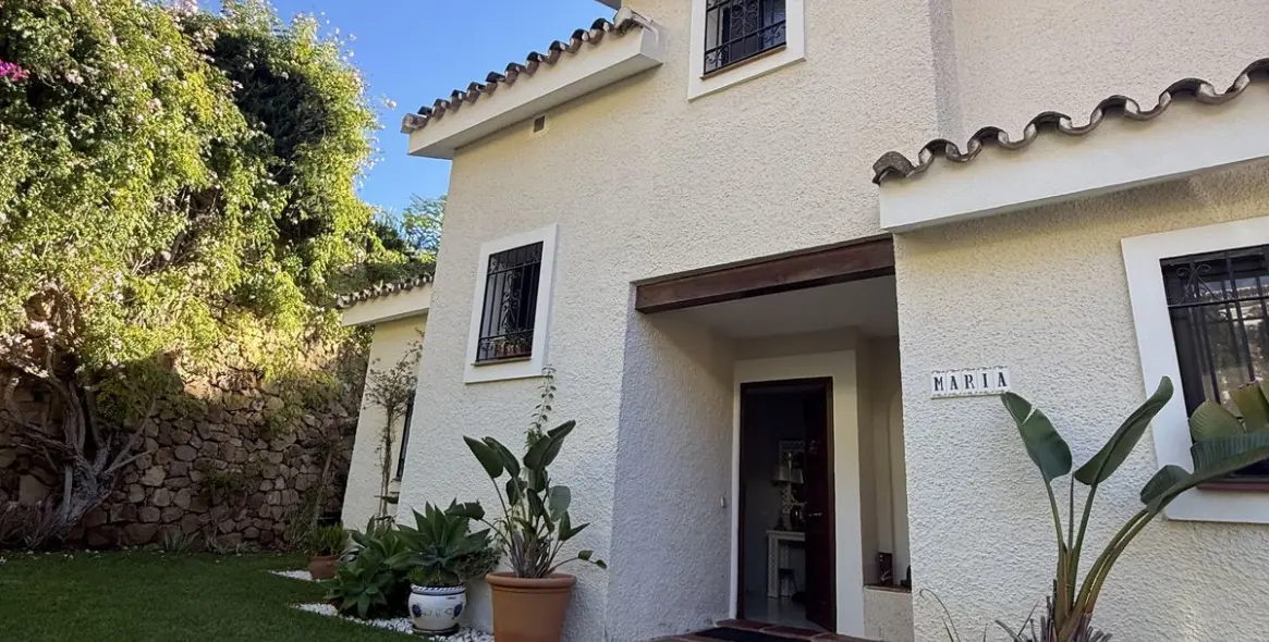 Продажа  отдельно стоящей виллы в Calahonda 11