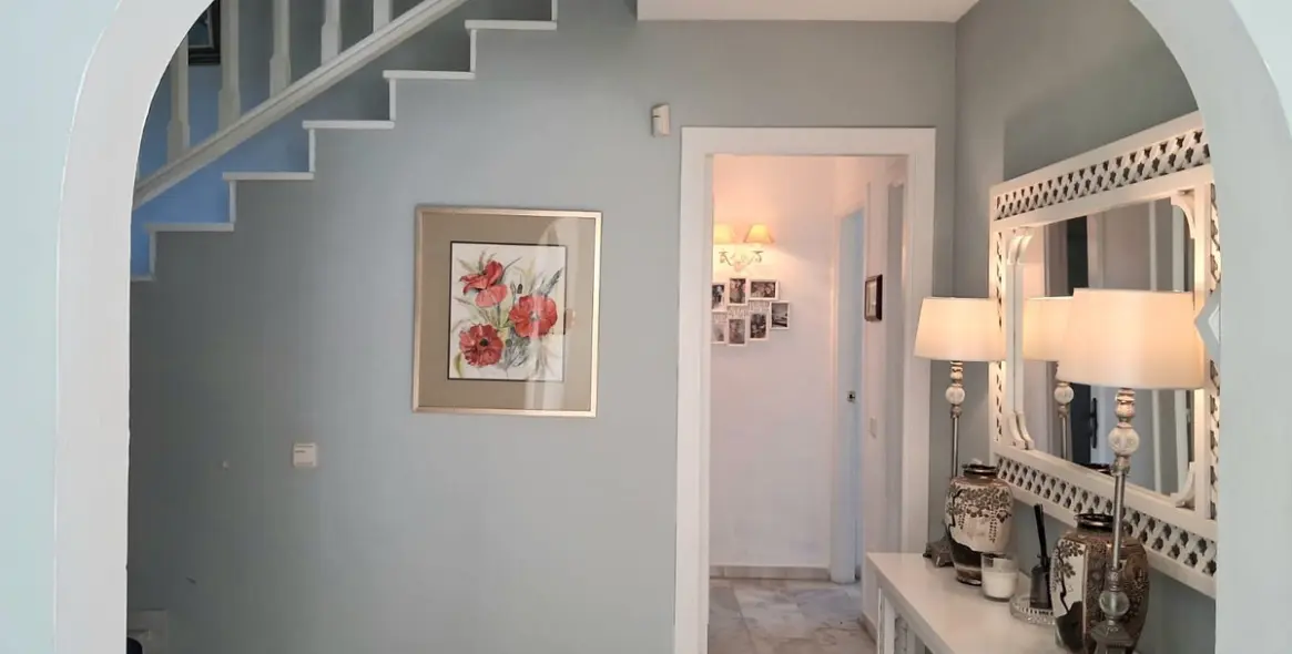 Продажа  отдельно стоящей виллы в Calahonda 13