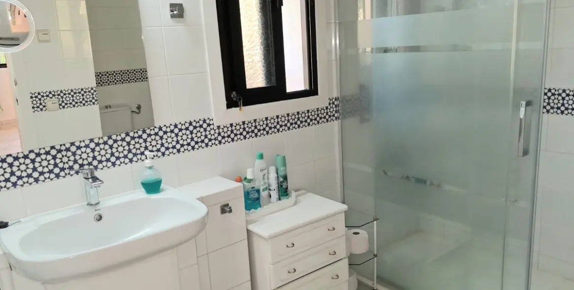 Продажа  отдельно стоящей виллы в Calahonda 18