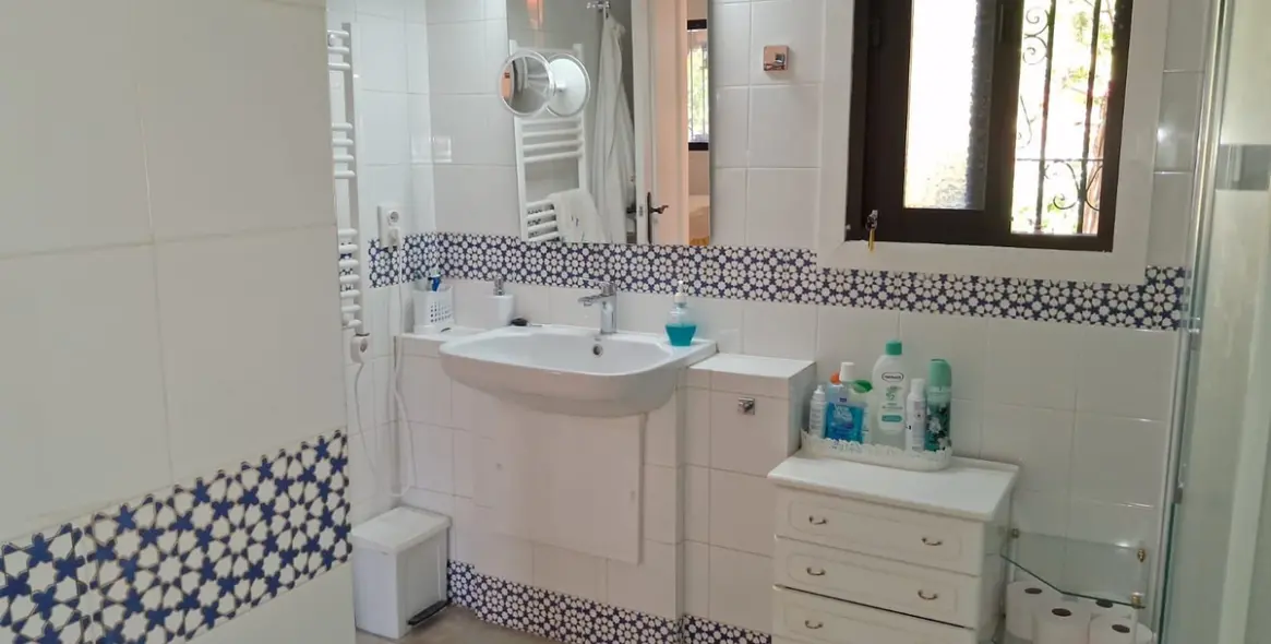 Продажа  отдельно стоящей виллы в Calahonda 19