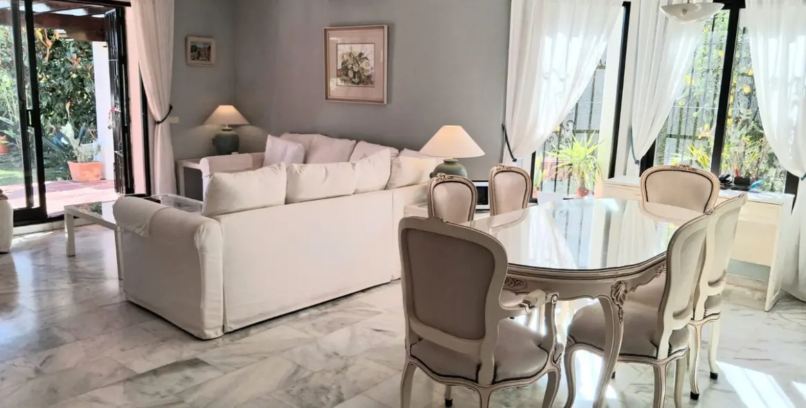 Sale of detached villa in Calahonda 21