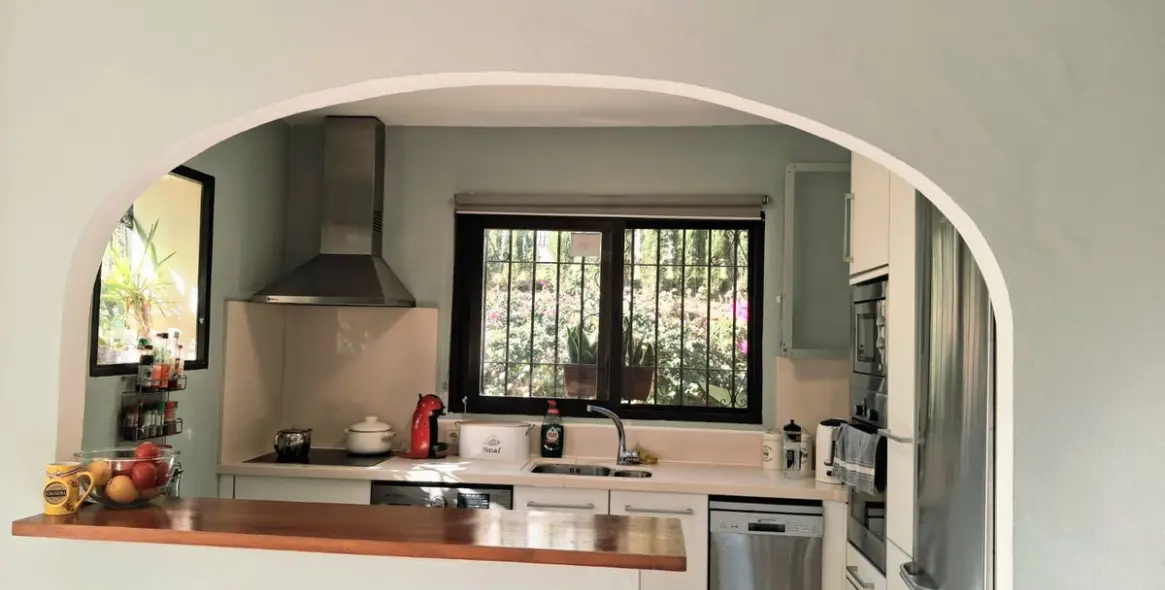 Sale of detached villa in Calahonda 25