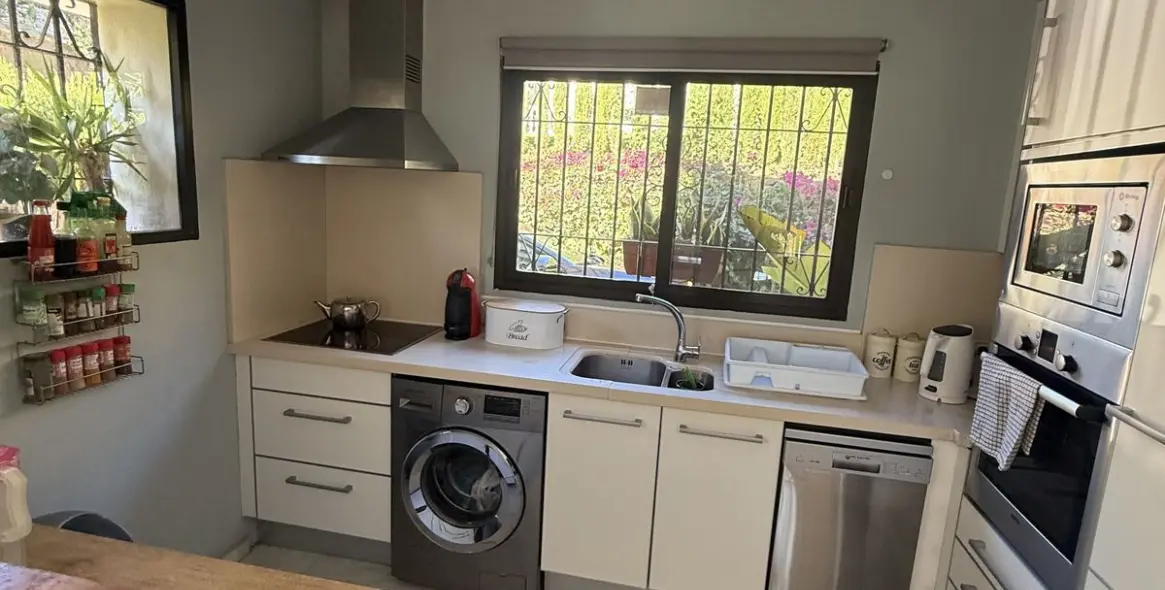 Sale of detached villa in Calahonda 26