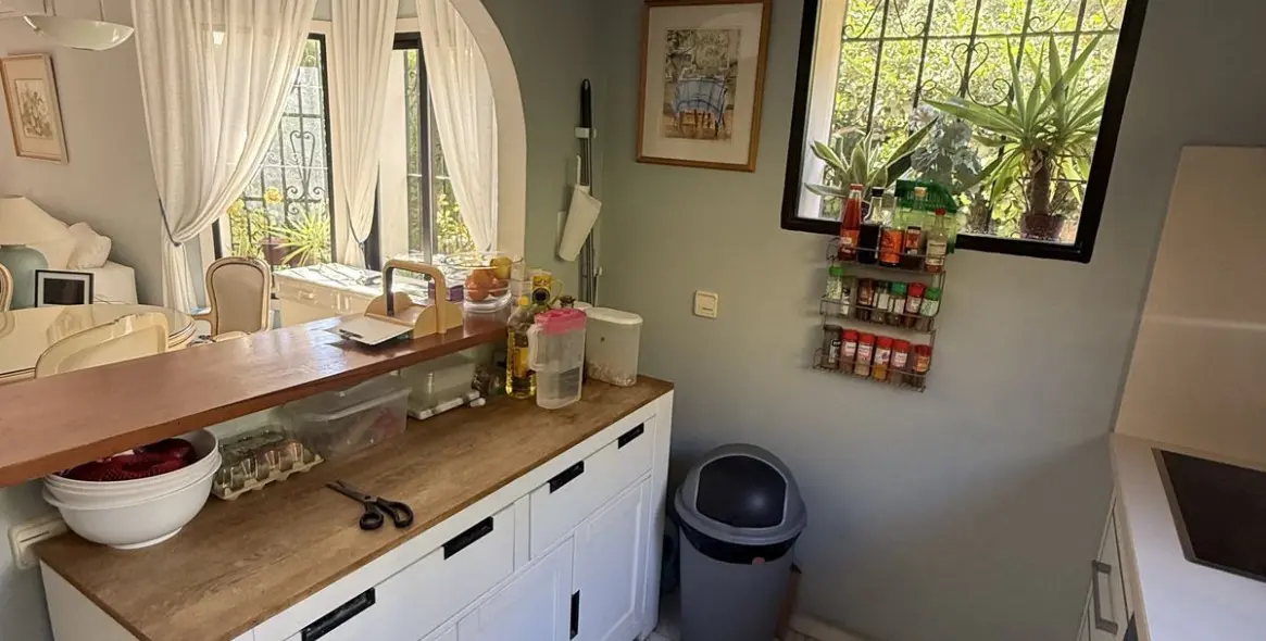 Sale of detached villa in Calahonda 27