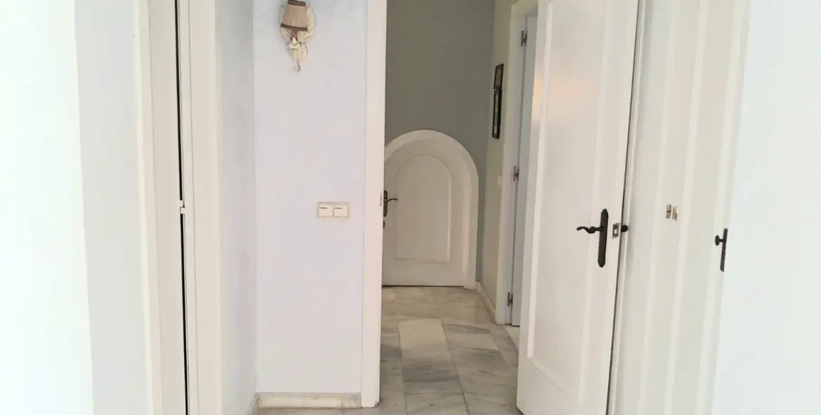 Sale of detached villa in Calahonda 30