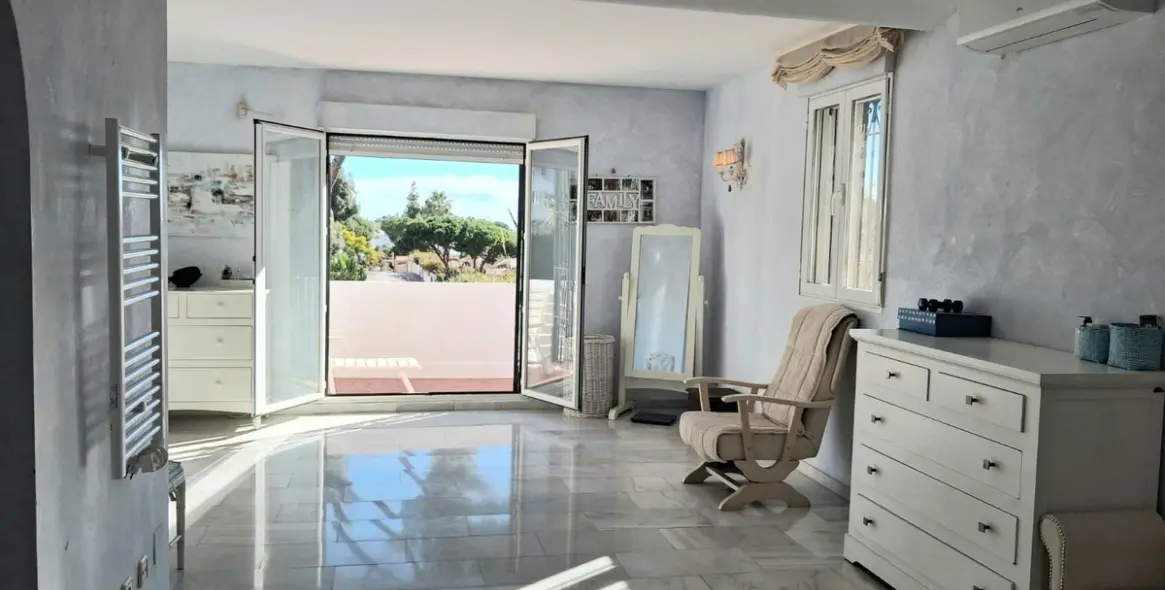 Sale of detached villa in Calahonda 34