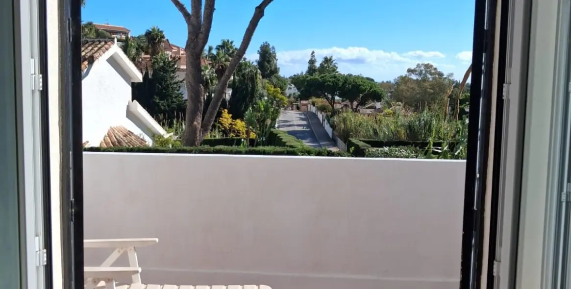 Sale of detached villa in Calahonda 36