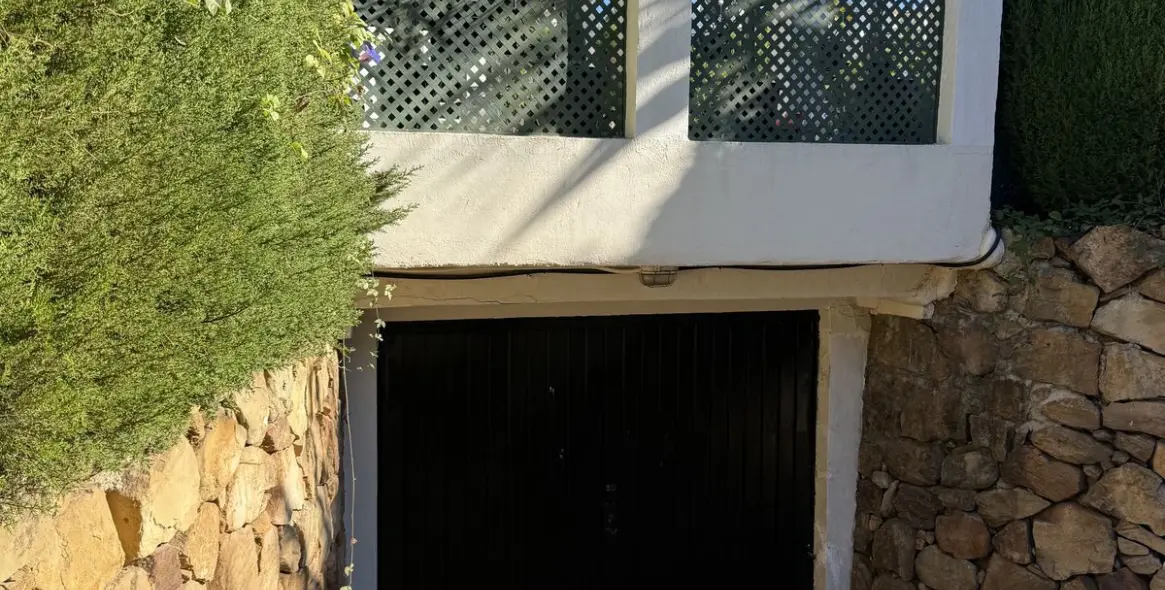 Sale of detached villa in Calahonda 41