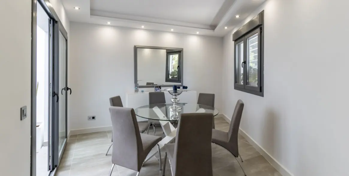 Sale of semi-detached house in San Pedro de Alcántara 22