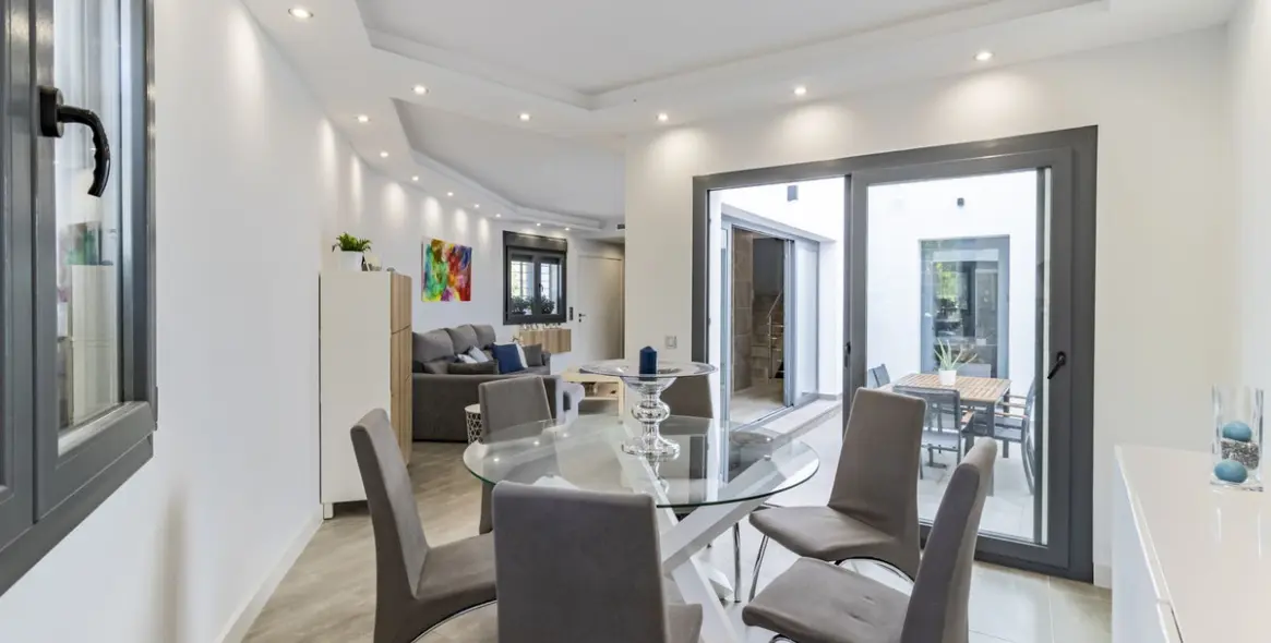 Sale of semi-detached house in San Pedro de Alcántara 32