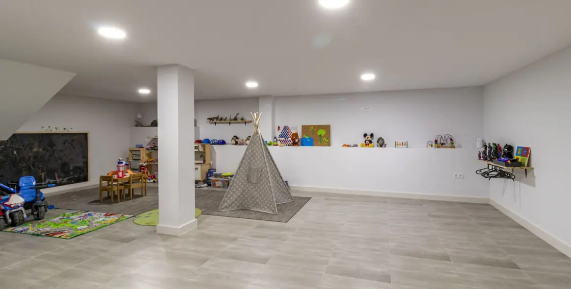 Sale of semi-detached house in San Pedro de Alcántara 38