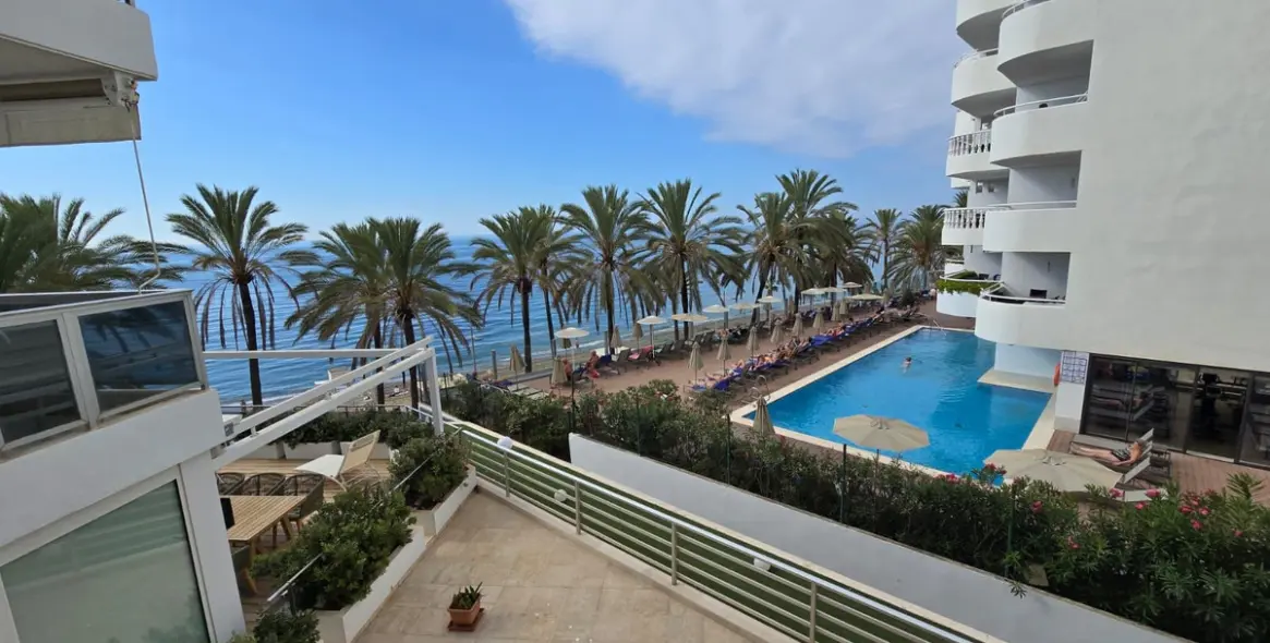 Venta de apartamento en planta media en Marbella 1
