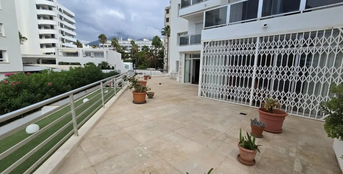 Venta de apartamento en planta media en Marbella 6