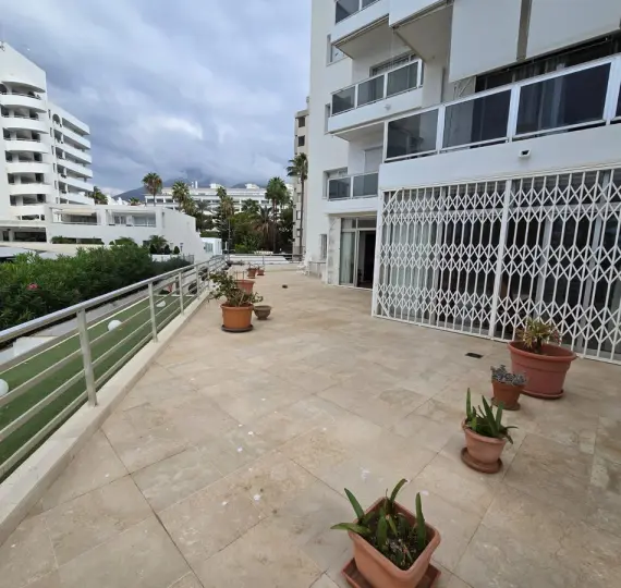 Продажа апартаментов на среднем этаже в Marbella