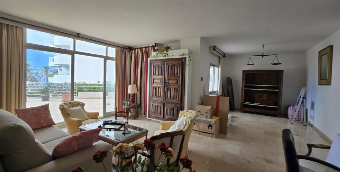 Venta de apartamento en planta media en Marbella 12