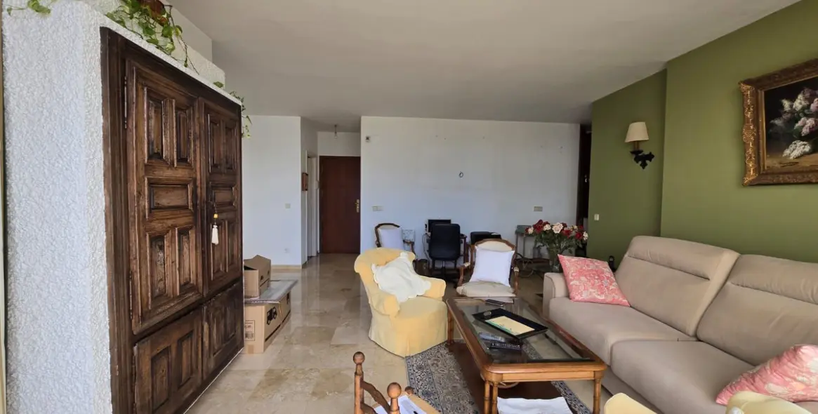 Venta de apartamento en planta media en Marbella 13